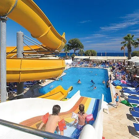 Курортный комплекс Petunya 4*